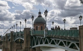 Le Pont Saint-Pierre et le Dôme de la Grave.jpg