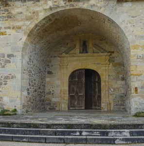 11-Porche église-Peyrusse.jpg